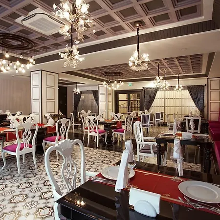 מלון Orange Palace