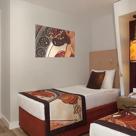 Hotel Orange Palace 5*