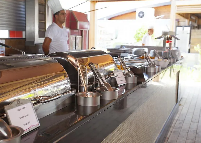 Hotel Orange Palace 5*